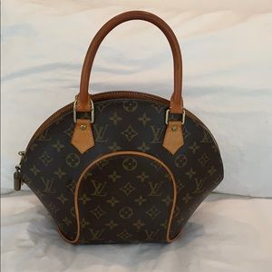 LOUIS VUITTON
Monogram Ellipse PM